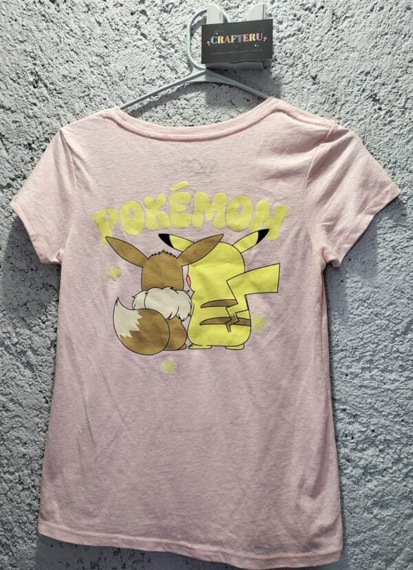 Playera pokémon brillos parte posterior